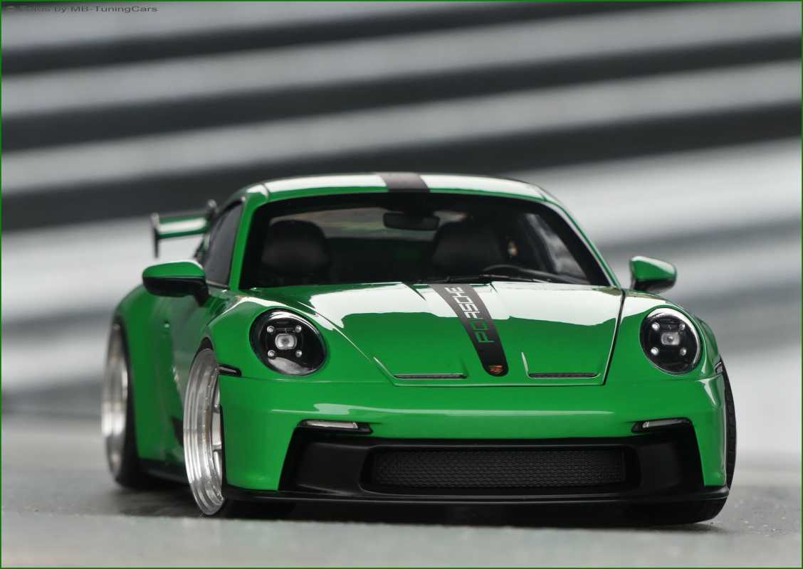 1:18 Porsche 911 992 GT3 2021 Viper Green ONE 300ST Edition